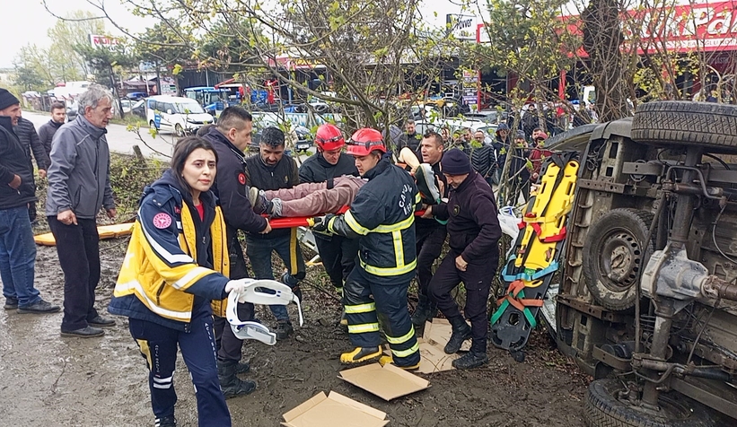 Ambulans ile otomobil çarpıştı: 6 yaralı