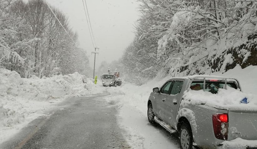 Ambulans kara saplandı doğum hastası mahsur kaldı