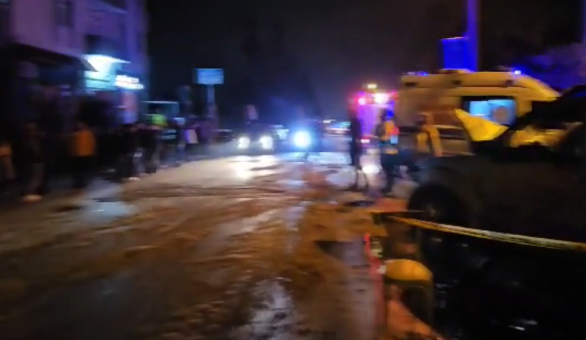 ambulansin-da-karistigi-kazada-1-kisi-oldu-3-saglik-calisani-yaralibjhmttfsuu