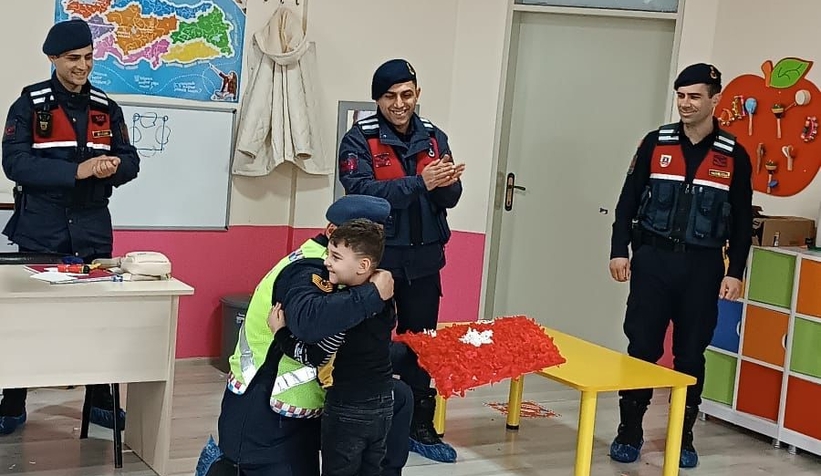 Anasınıfı öğrencilerine jandarmanın görev ve yetkileri anlatıldı