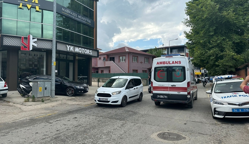 aniden-yola-cikti-otomobil-carptin21bd0rnwj