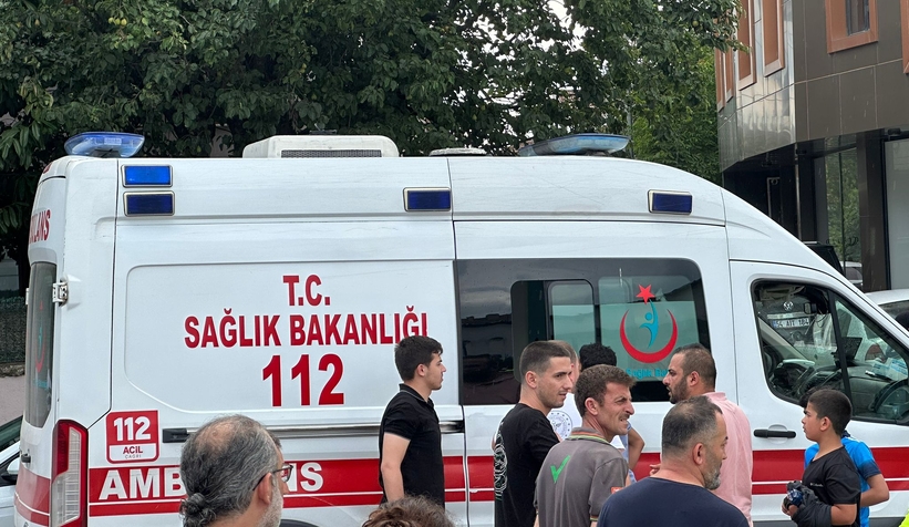 aniden-yola-cikti-otomobil-carptin21bd0rnwj