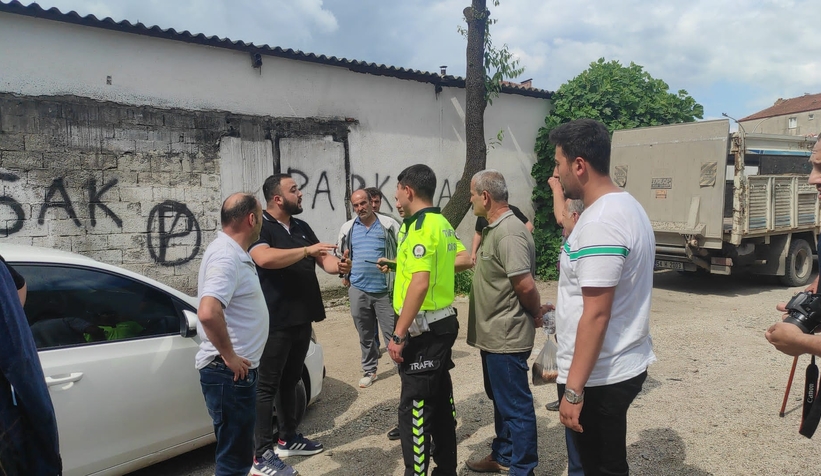 aniden-yola-cikti-otomobil-carptin21bd0rnwj