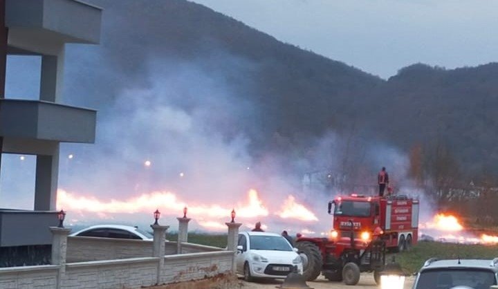Anız ateşi kontrolden çıktı, tarlalar zarar gördü