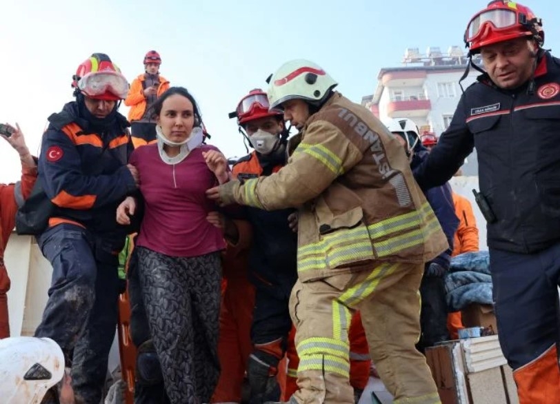 anne-ile-bebegi-depremden-29-saat-sonra-kurtarildimgdxdwtgqu