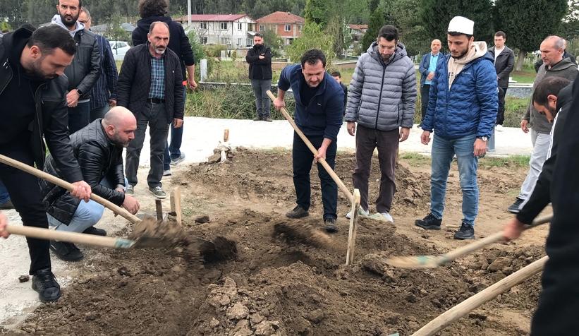 Annesi böbreğini vermişti 2,5 yaşındaki İpek melek oldu