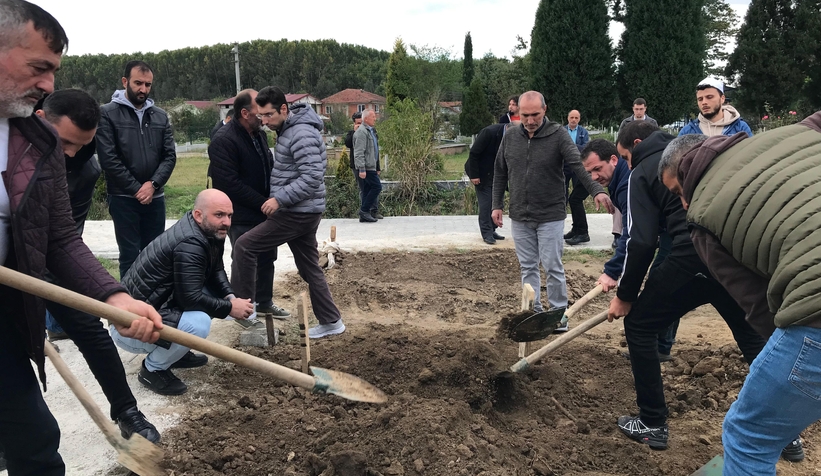 Annesi böbreğini vermişti 2,5 yaşındaki İpek melek oldu