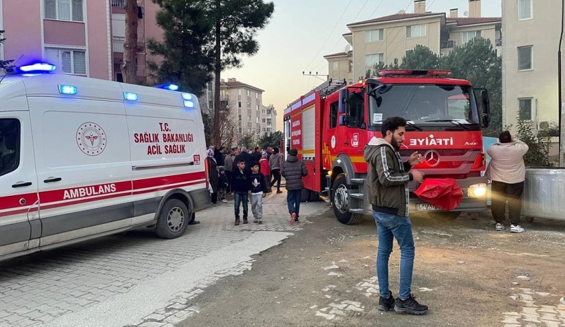 Apartman dairesi alev alev yandı