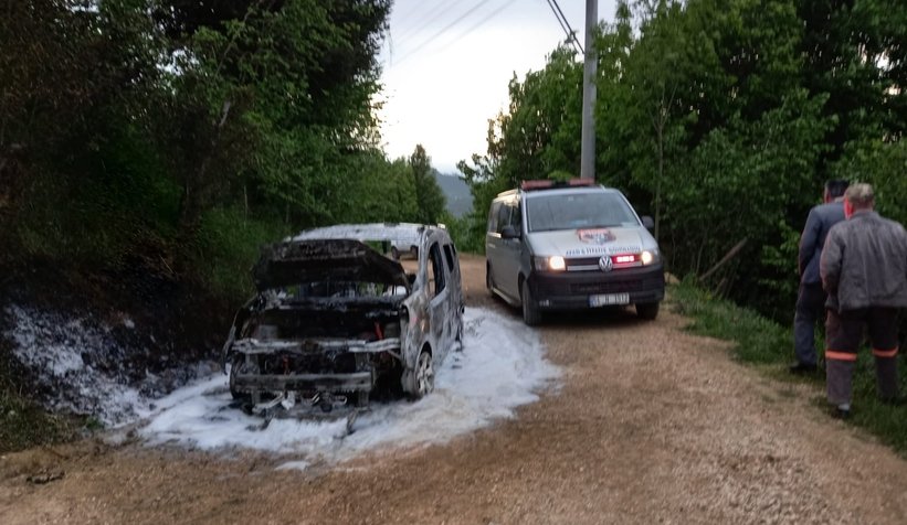 Araç alev alev yandı