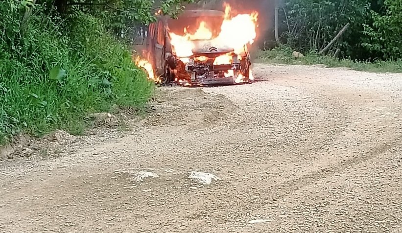 Araç alev alev yandı