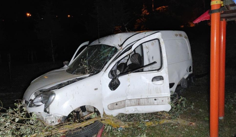 Araç çocuk parkına uçtu: 1 ölü, 1 yaralı