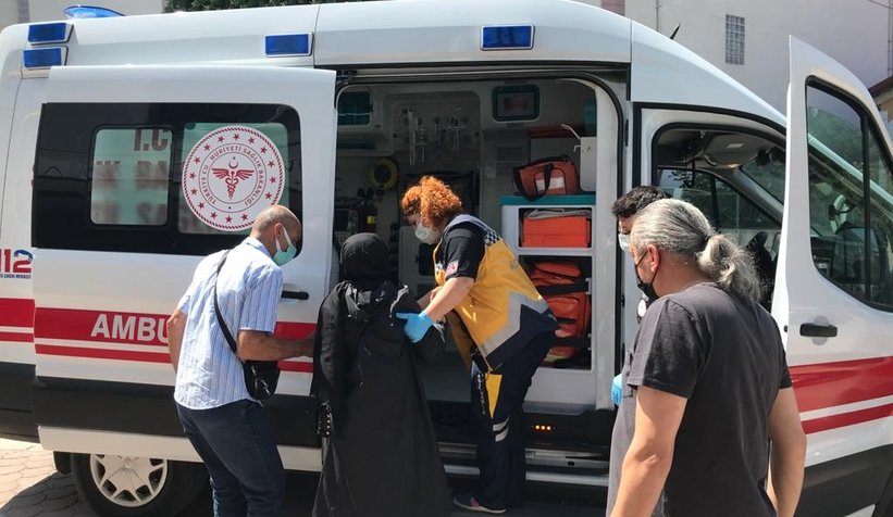 arac-durmadan-inmek-isteyen-kadin-yolcu-duserek-hastanelik-oldutuplm1rlt0