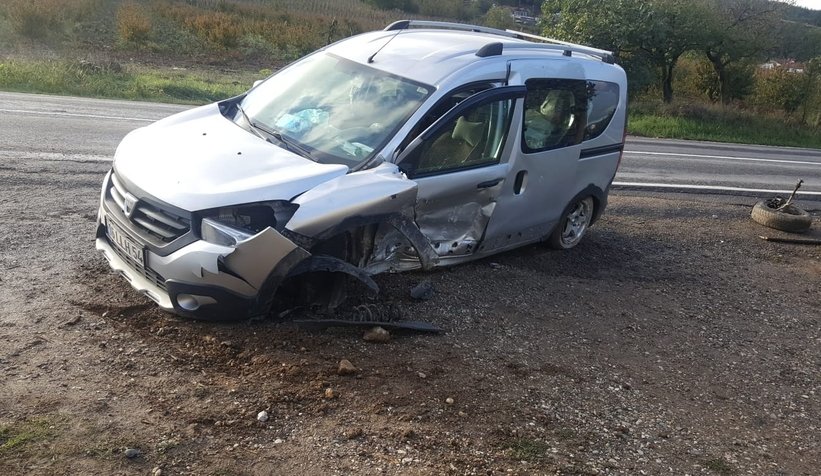 Araç elektrik direğine çarptı, 1 ölü, 1 yaralı