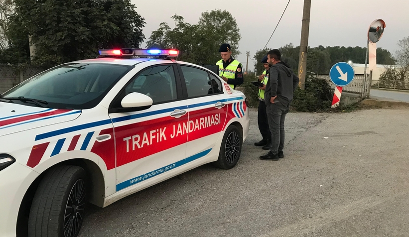 Araç elektrikli bisiklete çarptı: 2 yaralı