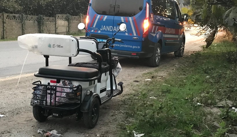 Araç elektrikli bisiklete çarptı: 2 yaralı