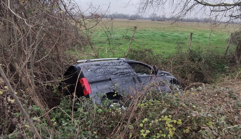 Araç şarampole uçtu