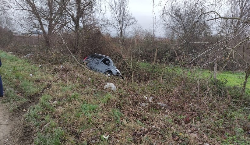 Araç şarampole uçtu