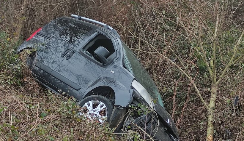 Araç şarampole uçtu