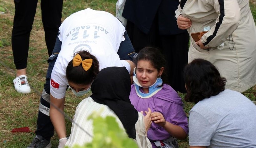 Araç site bahçesine uçtu; 3'ü çocuk 5 kişi yaralı