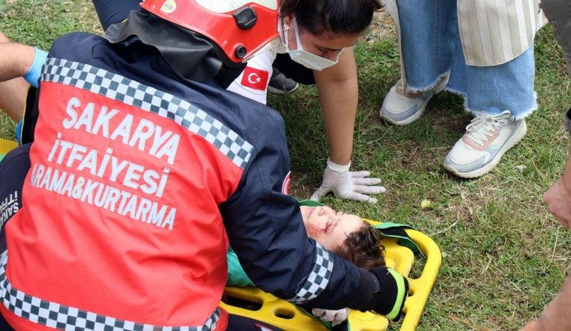 Araç site bahçesine uçtu; 3'ü çocuk 5 kişi yaralı