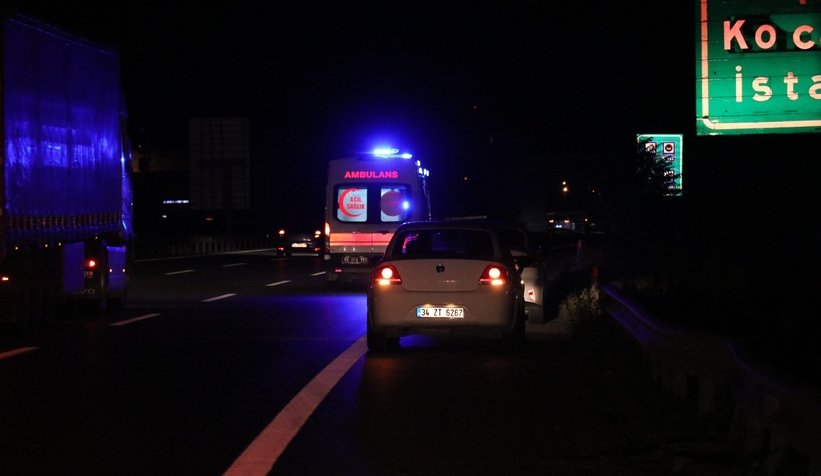 Araç su kanalına uçtu: 2 yaralı