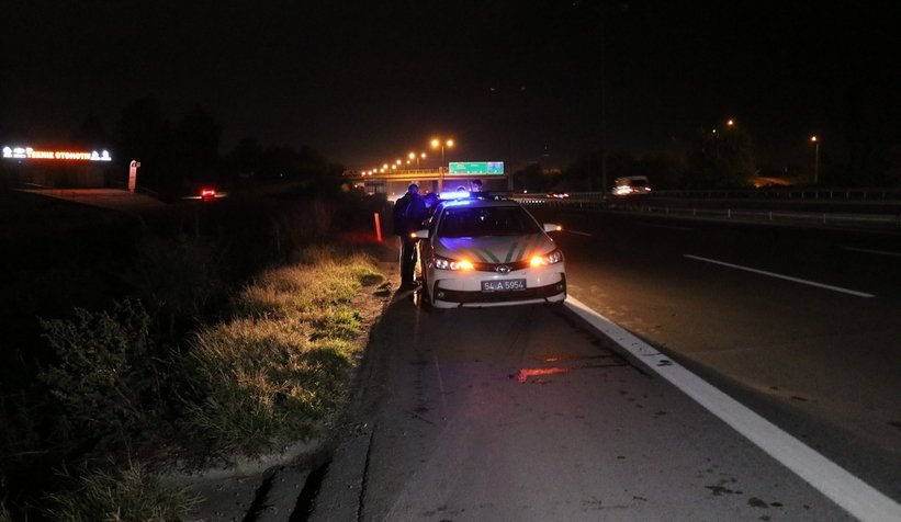 Araç su kanalına uçtu: 2 yaralı