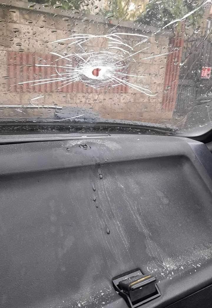 Araca yorgun mermi isabet etti