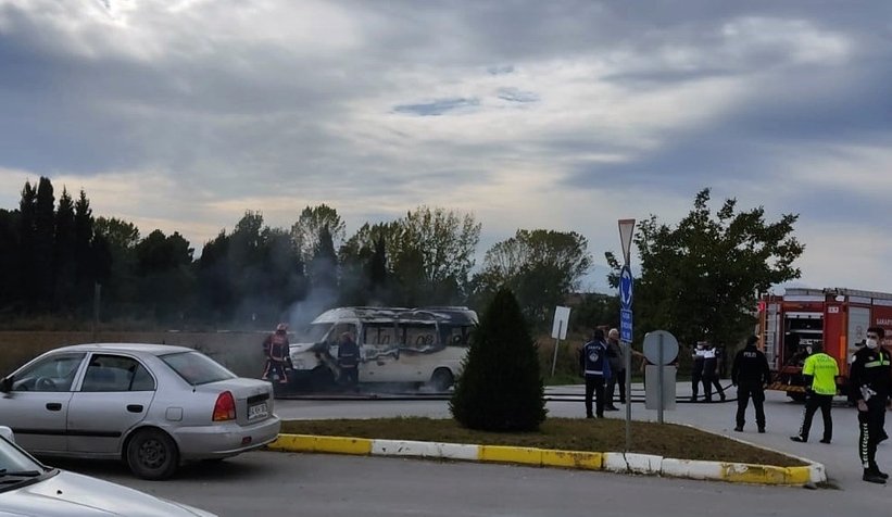 Aracı ateşe verip yaktı