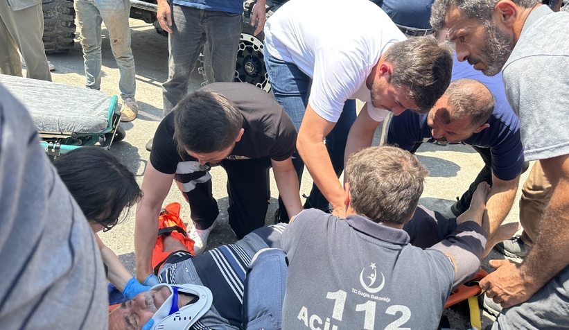 Aracın aynasının çarptığı motosikletli düşüp yaralandı