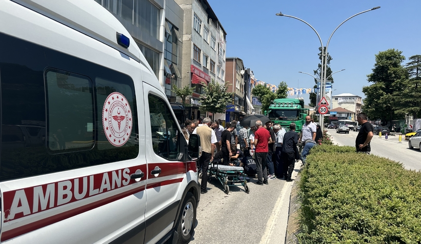 Aracın aynasının çarptığı motosikletli düşüp yaralandı