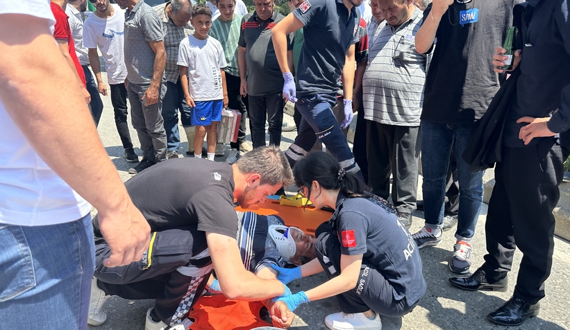 Aracın aynasının çarptığı motosikletli düşüp yaralandı