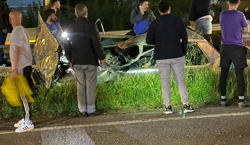 Araçta sıkışan sürücü ağır yaralandı