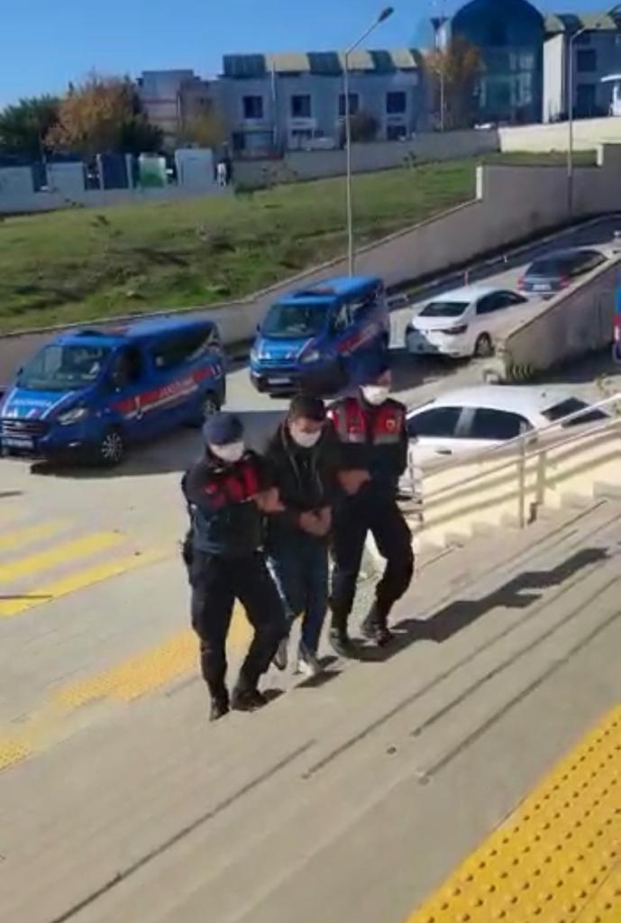 Aranan 2 kişi yol kontrolünde yakalandı