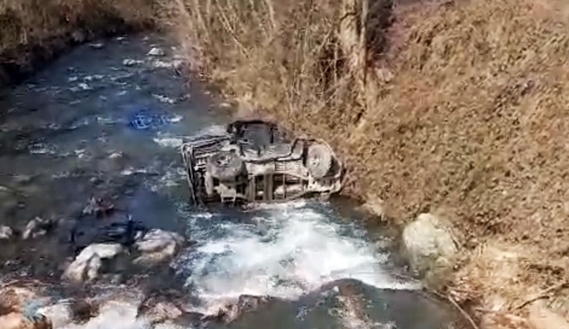 Arazi aracı dereye uçtu: 3 ağır yaralı