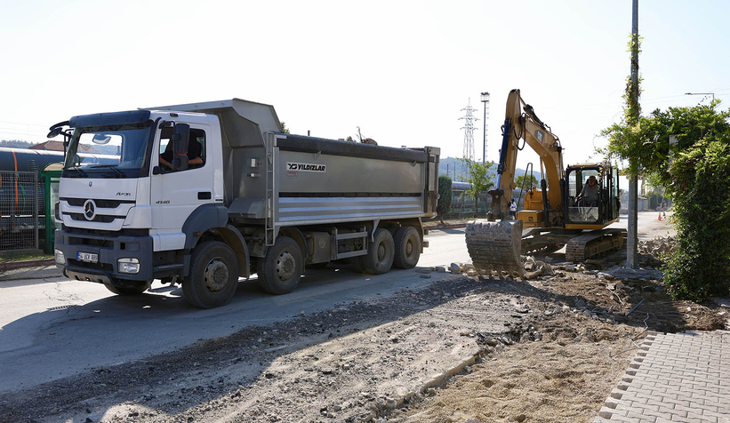 Arifiye Zübeyde Hanım Caddesi’nde üstyapı çalışmaları başladı