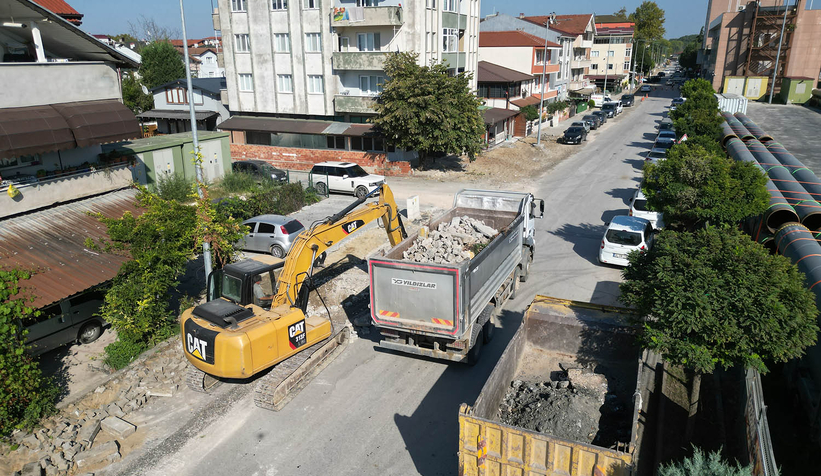 Arifiye Zübeyde Hanım Caddesi’nde üstyapı çalışmaları başladı