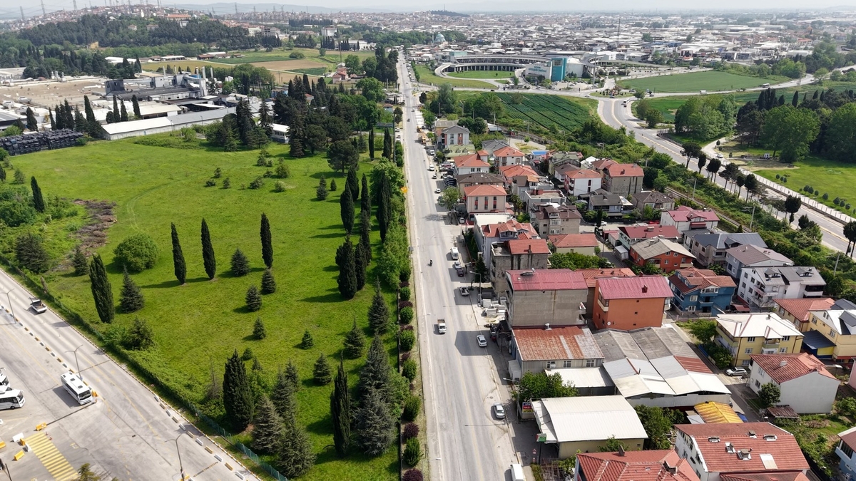 Arifiye’nin merkezi Büyükşehirle sil baştan yenileniyor