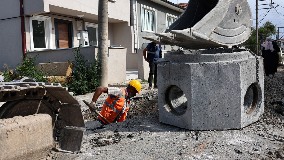 Arifiye’nin merkezi Büyükşehirle sil baştan yenileniyor