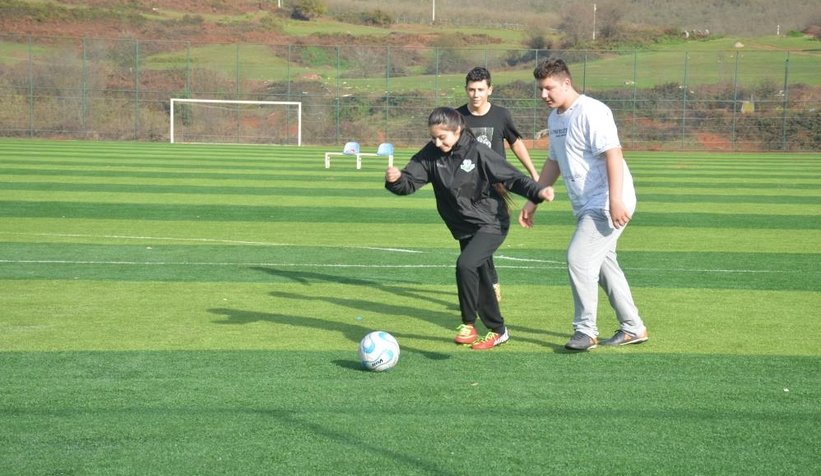arkadaslari-ip-atlarken-o-futbol-takimina-secildib2ewl01ten