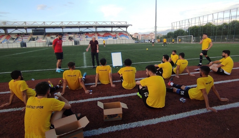 as-akyazispor-hazirlik-macinda-duzce-derelerspor-u-6-1-maglup-ettiwvzlwgvsuk