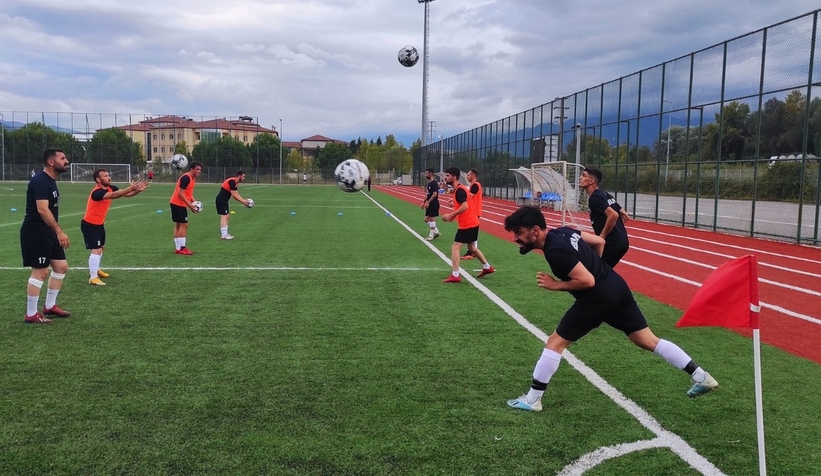 as-akyazispor-hazirlik-macinda-duzce-derelerspor-u-6-1-maglup-ettiwvzlwgvsuk