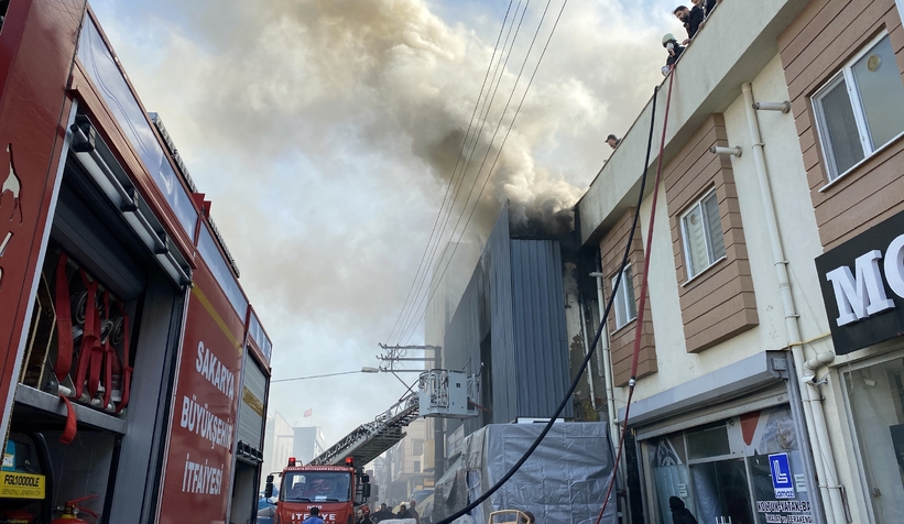 Asem'de döşeme atölyesinde yangın