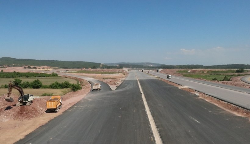 Asfalt serimi devam ediyor