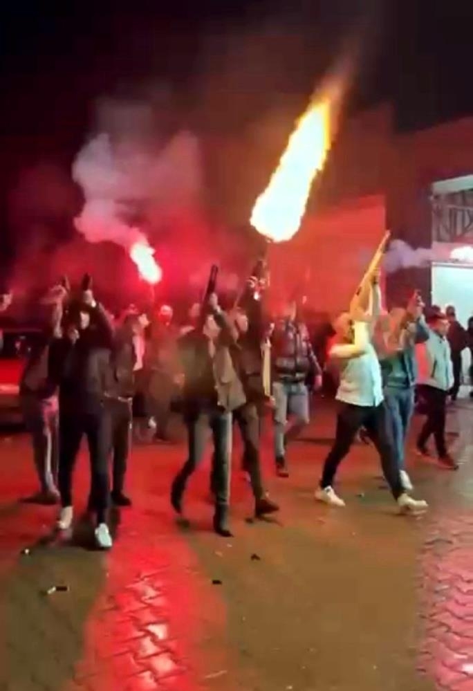 asker-eglencesinde-dehset-sacan-11-maganda-yakalandiellqy2pwyv