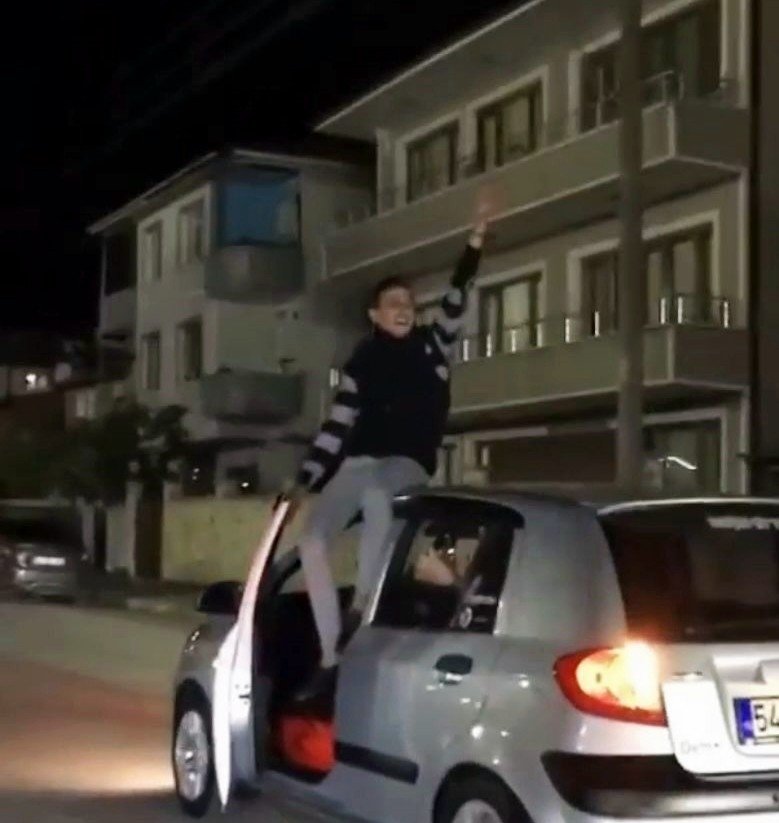 Asker uğurlamada hayrete düşüren görüntü