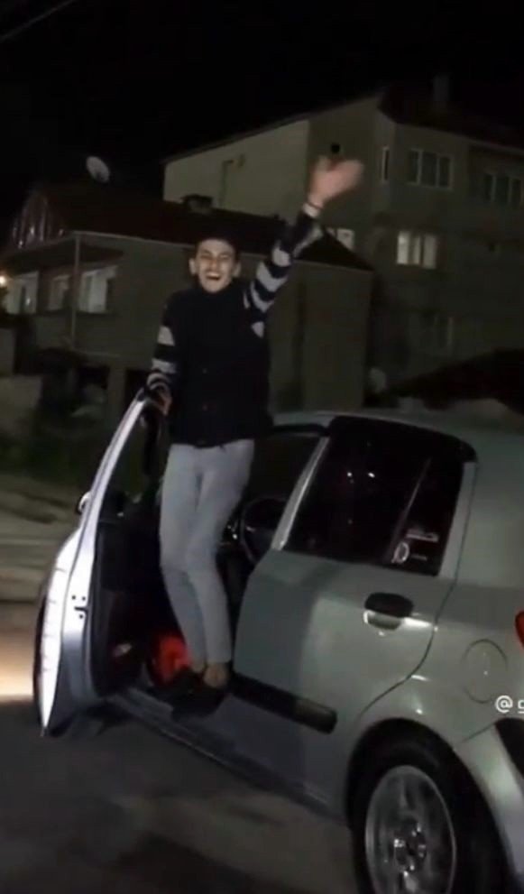 Asker uğurlamada hayrete düşüren görüntü