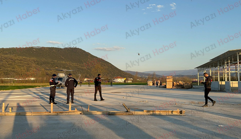 Askeri helikopter Akyazı'ya acil iniş yaptı