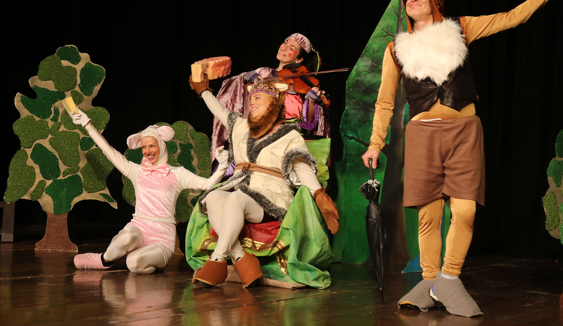 Aslan ile Fare oyunu minikler tarafından ilgiyle izlendi