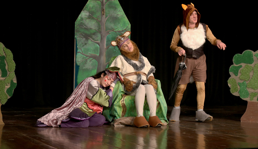 Aslan ile Fare oyunu minikler tarafından ilgiyle izlendi