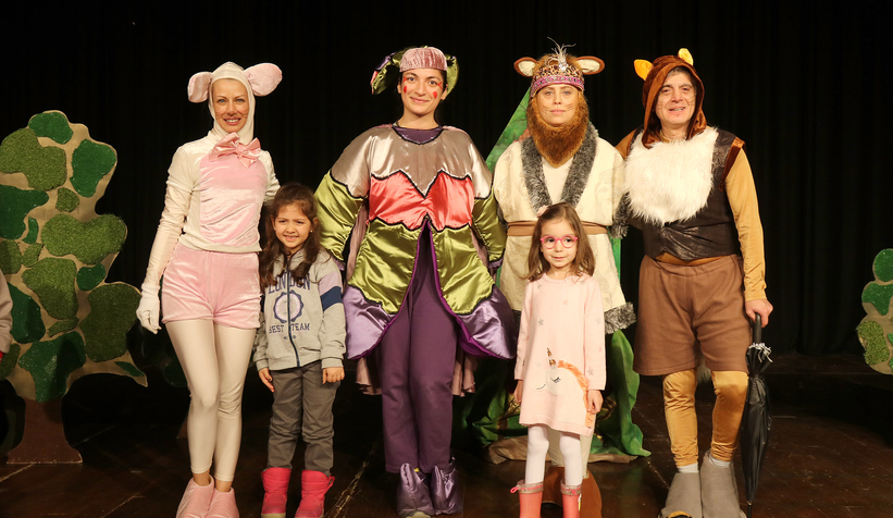 Aslan ile Fare oyunu minikler tarafından ilgiyle izlendi